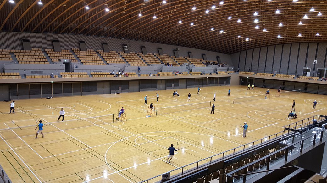 インドアシーズン真っ盛り ソフトテニスでメシを食う